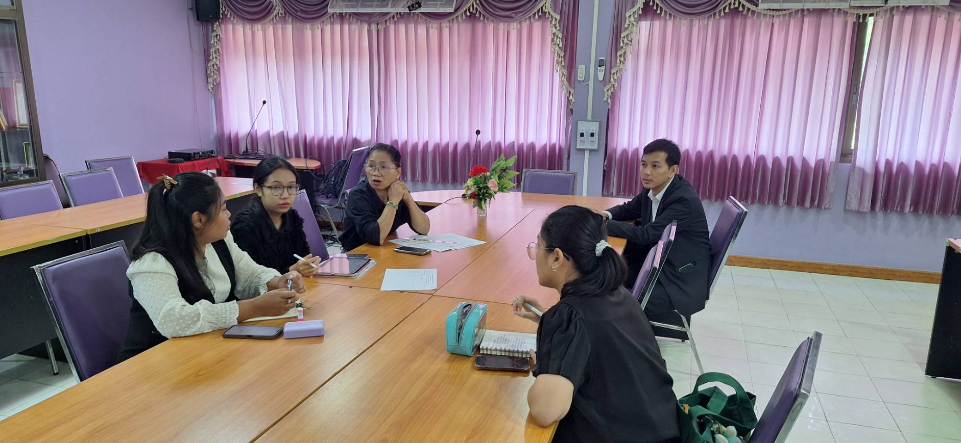 4 ธ.ค 68 ประชุม PLC กลุ่มสาระภาษาต่างประเทศ